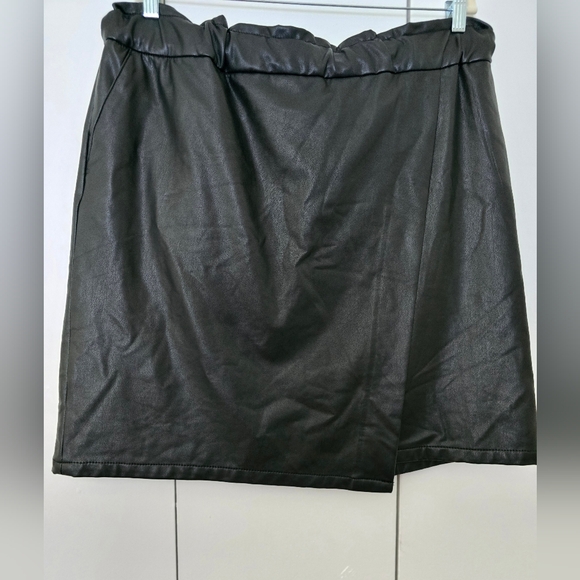 Bar III Black Faux Leather Wrap Mini Skirt size XL - Picture 11 of 12